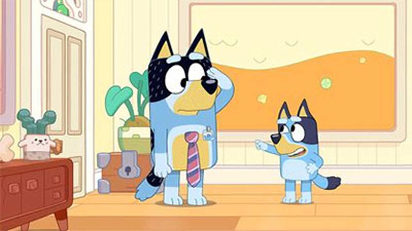 Bluey watch. Bluey мультсериал. Bluey 2018. Джо Брумм Bluey. Bluey Mackenzie.